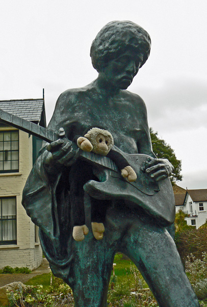 Mooch monkey with the Jimmy Hendrix statue at Dimbola Lodge in Freshwater IoW.
