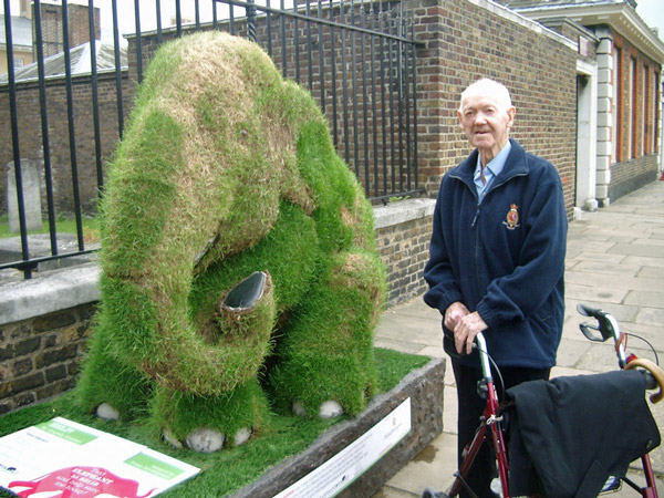 A Chelsea Pensioner with HELP! the elephant.