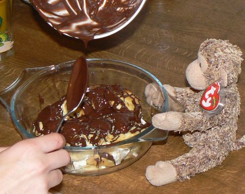 Bonsai pours the chocolate over the buns.