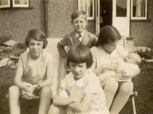 Joyce and Vera King, Bob and Joan Humphreys holding Dennis, 1930