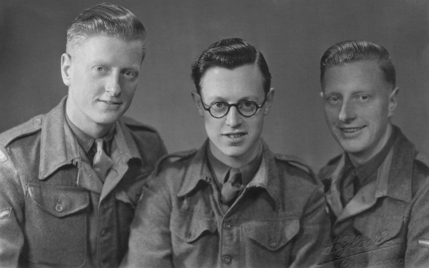 Bob with Ron and Ken Smith. Cuxhaven 1946.