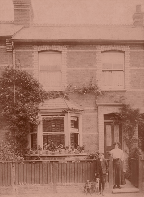 Lewis Jones with his father Robert Jones, c1902