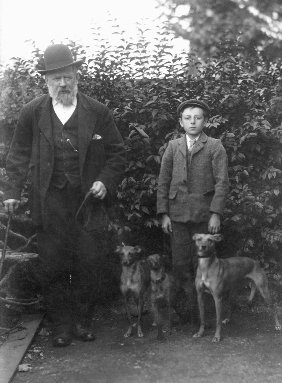 Lewis Jones with his father Robert Jones in Watford, c1902.