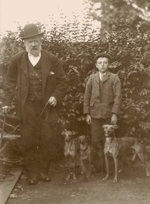 Lewis Jones with his father Robert Jones, c1902