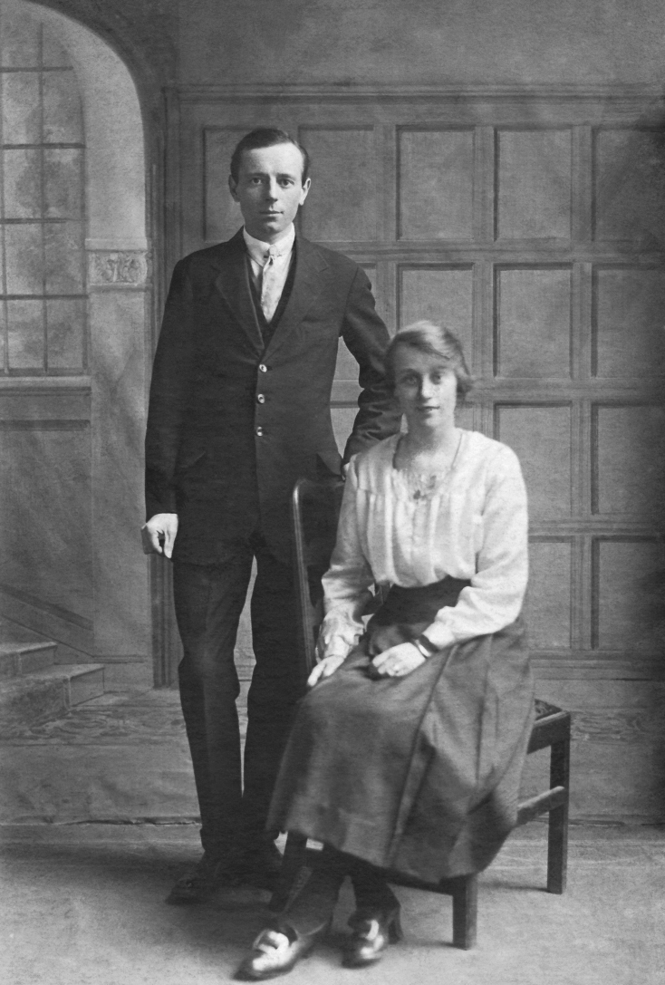 Lewis Jones and his wife Annie Frances Carpenter, c1923.
