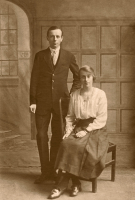 Lewis Jones and his wife Annie Frances Carpenter c1923.