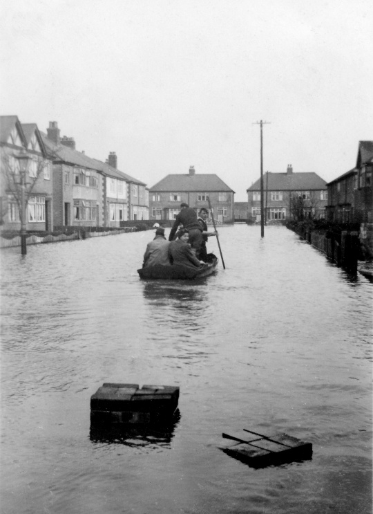 Una in a punt on Roland Avenue, Wilford, during the River Trent's flood. February 1946.