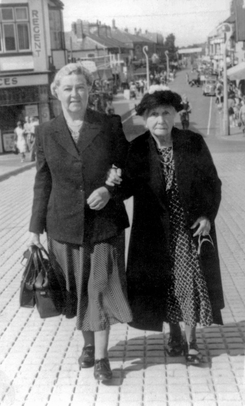Una's mother Elsie Briggs and her friend Mrs Draper, Mablethorpe, c1949.
