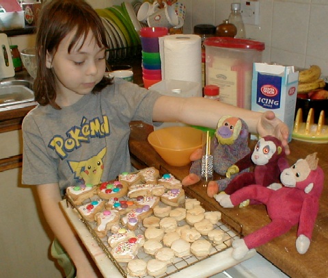 Bananas, S1 and M1 help Annie make some cakes