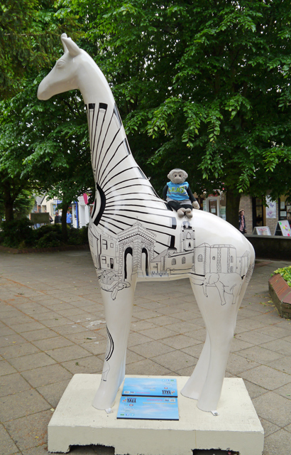 Mooch monkey at Stand Tall for Giraffes in Colchester 2013 - 1 Tuiste