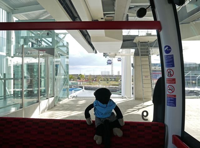 Mooch monkey uses the TfL Emirates Air Line cable car - takeoff