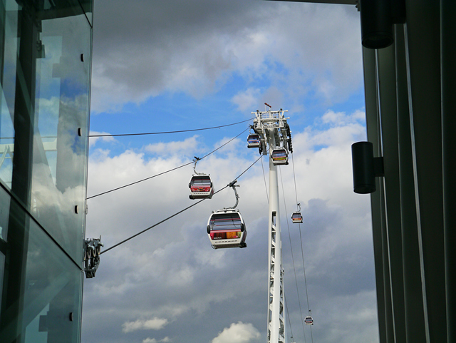 Mooch monkey uses the TfL Emirates Air Line cable car - descent into terminal