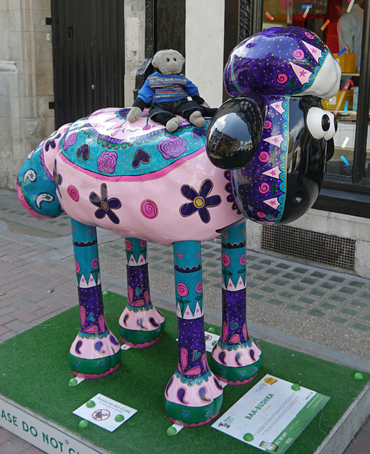 Baa-bushka - Shaun in the City, London 2015 - Mooch monkey