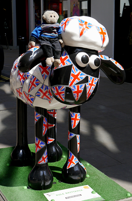 Rule Brittania - Shaun in the City, London 2015 - Mooch monkey