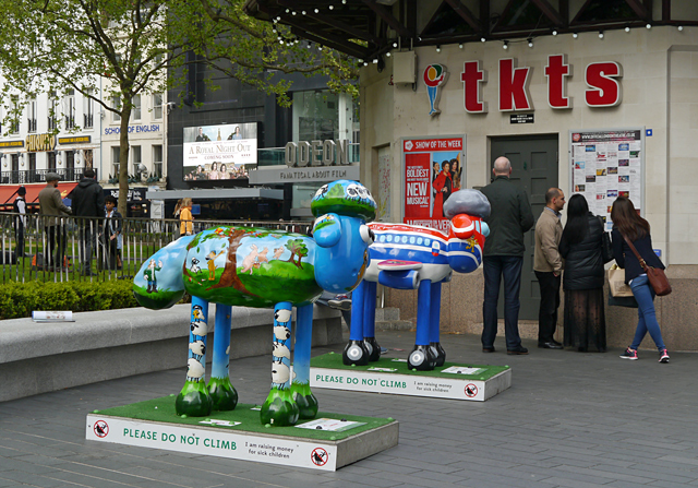 Woolly Jumbo and Mossy Bottom - Shaun in the City, London 2015 - Mooch monkey