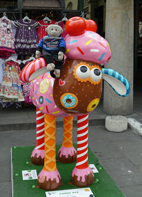 Candy Baa - Shaun in the City, London 2015 - Mooch monkey