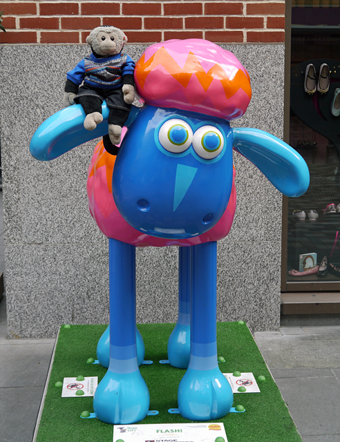 Flash! - Shaun in the City, London 2015 - Mooch monkey