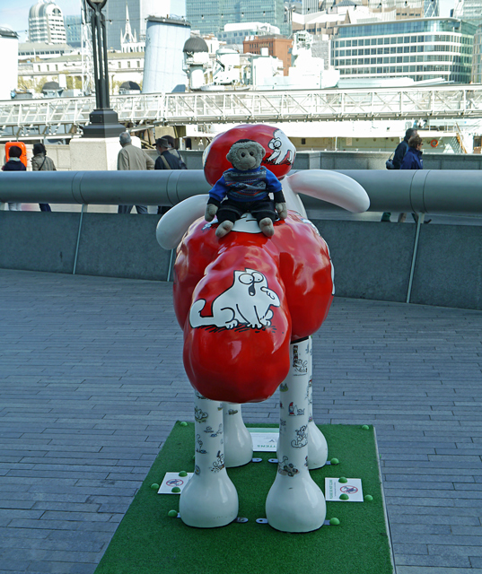 Mittens - Shaun in the City, London 2015 - Mooch monkey