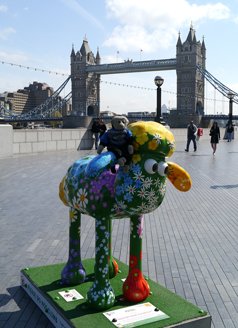 Petal - Shaun in the City, London 2015 - Mooch monkey