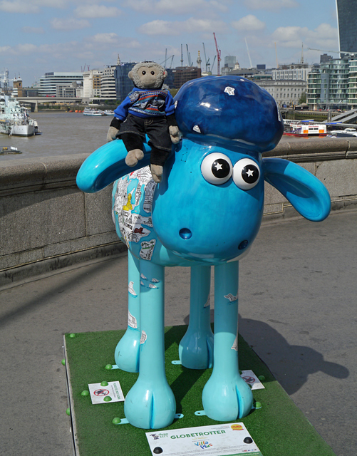 Globetrotter - Shaun in the City, London 2015 - Mooch monkey