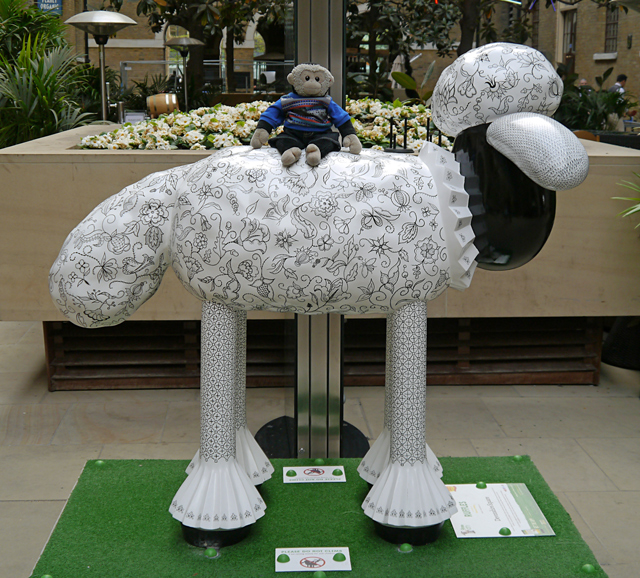 Ruffles - Shaun in the City, London 2015 - Mooch monkey