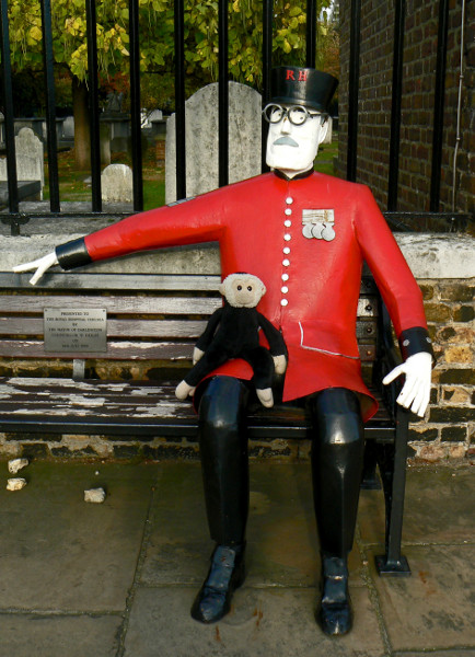 Mooch monkey with a Chelsea Pensioner.