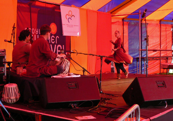 Hanna Mannila dances at the Croydon Mela - August 2009.