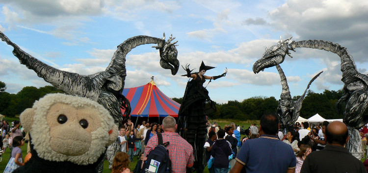Mooch monkey with the Saurus from Close-Act at the Croydon Mela - August 2009.