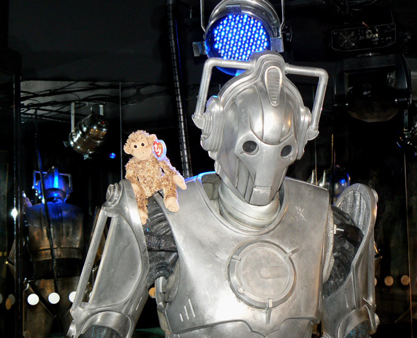 Bonsai sits on the shoulder of a Cyberman from Doctor Who.