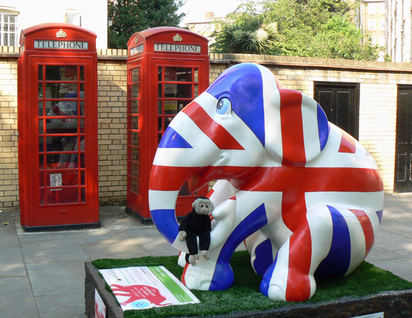 Mooch monkey at the London Elephant Parade - 003 Union Jack.