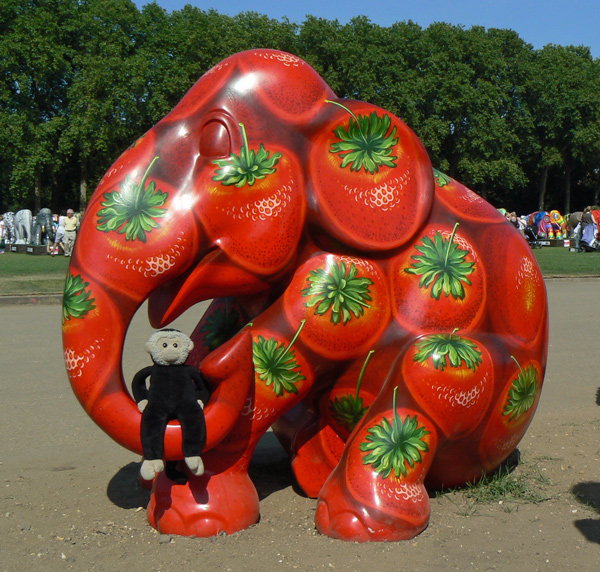 Mooch monkey at the London Elephant Parade - 004 Strawberry.