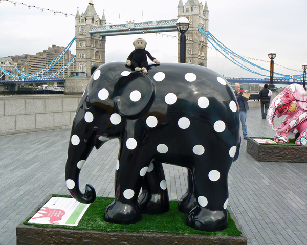 Mooch monkey at the London Elephant Parade - 012 Polka Dot.