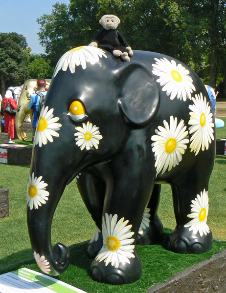 Mooch monkey at the London Elephant Parade - 014 Daisies.