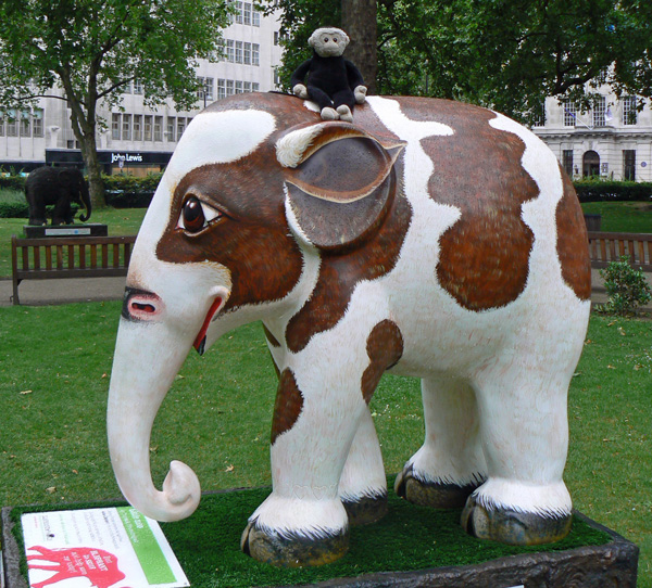 Mooch monkey at the London Elephant Parade - 034 Little Moo.