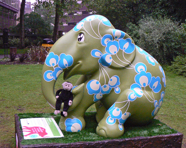 Mooch monkey at the London Elephant Parade - 035 Bouquet.