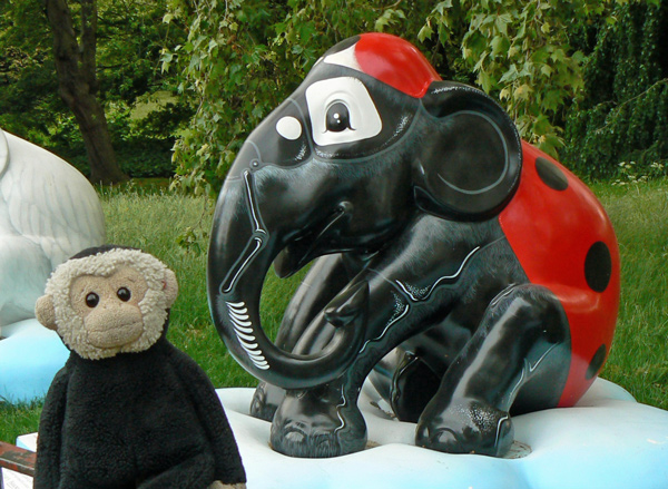 Mooch monkey at the London Elephant Parade - 039 Ladybird.