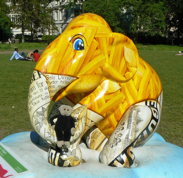 Mooch monkey at the London Elephant Parade - 044 Fish & Chips.