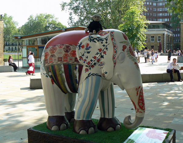 Mooch monkey at the London Elephant Parade - 059 The Elephant In The Room