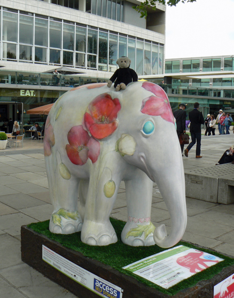 Mooch monkey at the London Elephant Parade - 061 Shaant Haathi.