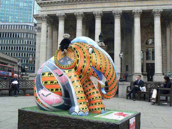 Mooch monkey at the London Elephant Parade - 074 Elephant Race (Against Time).