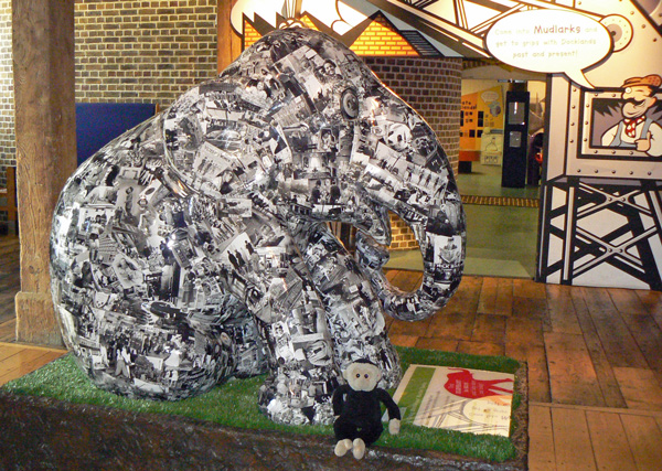 Mooch monkey at the London Elephant Parade - 084 Matilda.