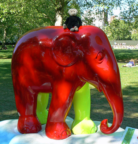 Mooch monkey at the London Elephant Parade - 086 Polyphant.