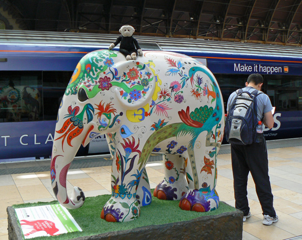 Mooch monkey at the London Elephant Parade - 087 The Happy End of Nature