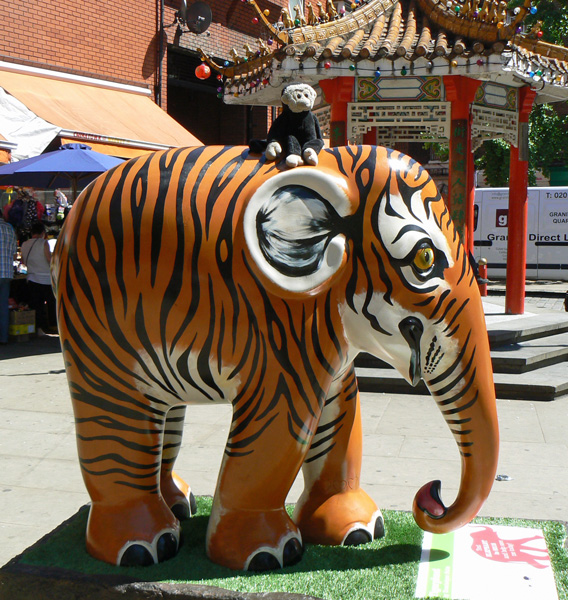 Mooch monkey at the London Elephant Parade - 092 Tigerphant.