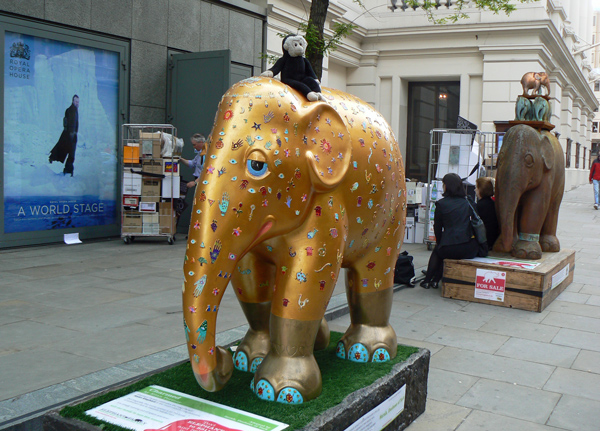 Mooch monkey at the London Elephant Parade - 094 Charmed.