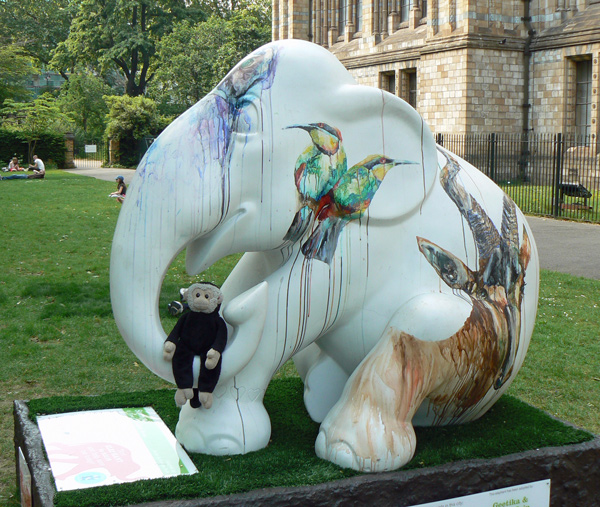 Mooch monkey at the London Elephant Parade - 098 Seymour.