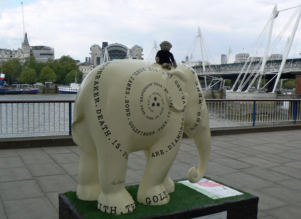 Mooch monkey at the London Elephant Parade - 121 James Bond.