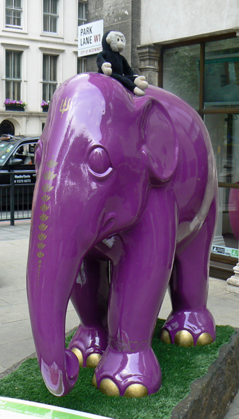 Mooch monkey at the London Elephant Parade - 204 Elhi.