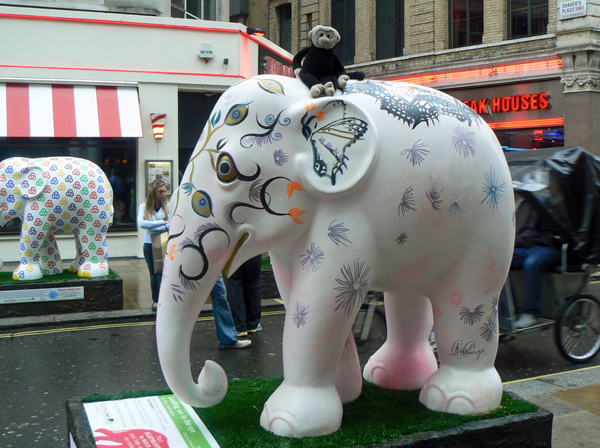 Mooch monkey at the London Elephant Parade - 212 Looking Me In The Eye