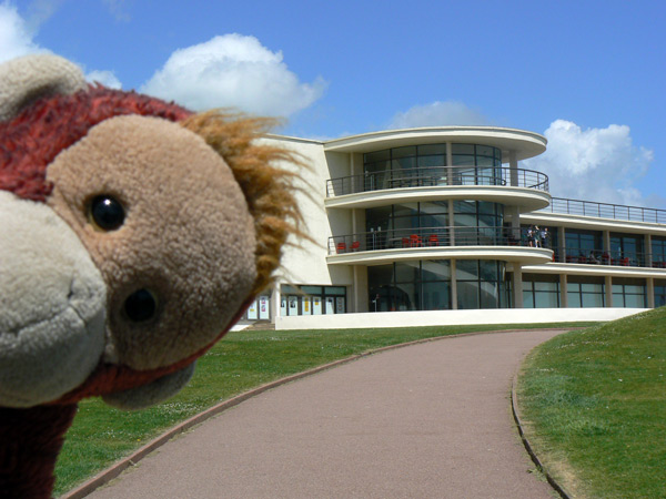 Big Mama forces her way into a picture of the De La Warr Pavilion in Bexhill On Sea